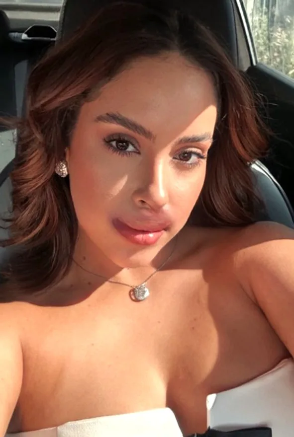 Julia Belle