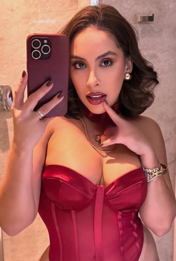 Julia Belle