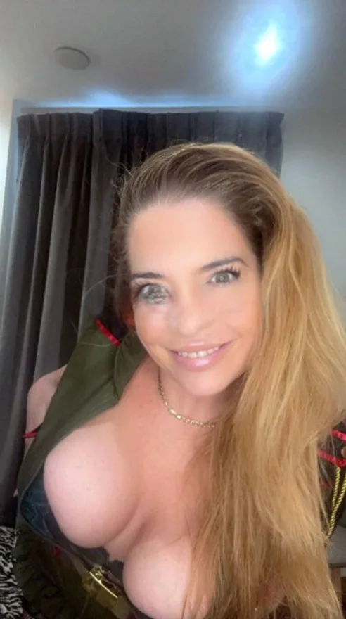 Eva Paradise